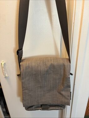 Booq Men's Gray Tech Messenger Bag with Adjustable Shoulder Strap